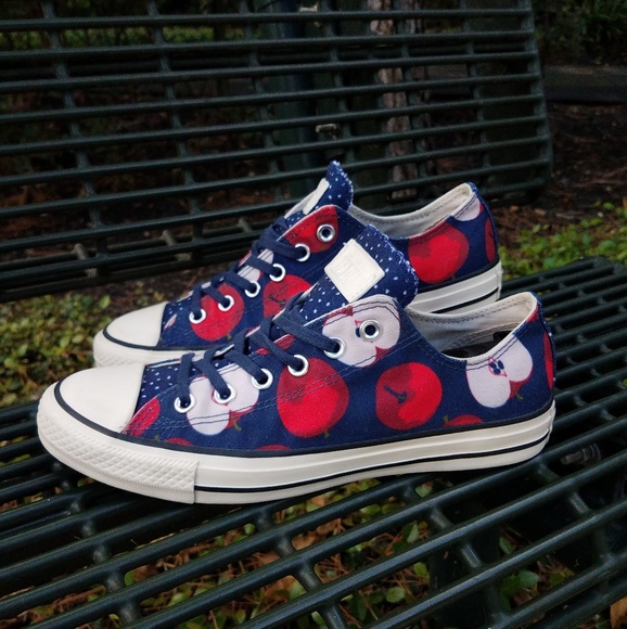 converse apple print